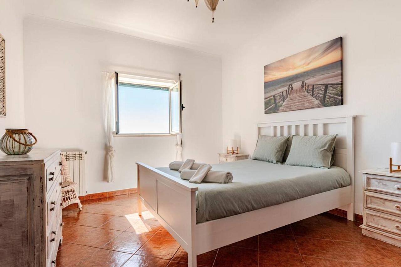 Apartamento inteiro, Apartment Praia Arrifana with Balcony and Sea View in Arrifana, Aljezur