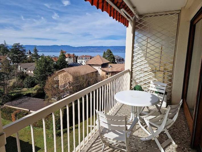 Location de vacances pour 4 personnes, avec Balcon ainsi que Vue et Vue sur le lac à Thonon-les-Bains