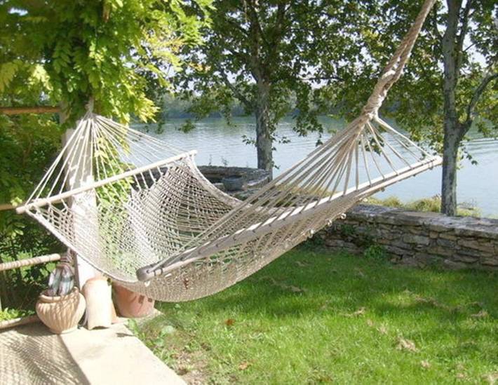 Location de vacances pour 2 personnes, avec vue et terrasse ainsi que jardin et piscine à Mâcon - 2