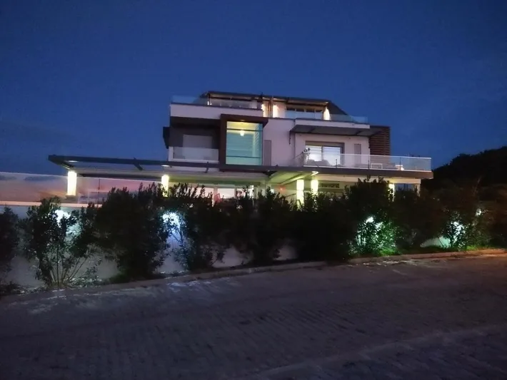 Hotel para 3 personas, con jacuzzi además de piscina y jardín - 1