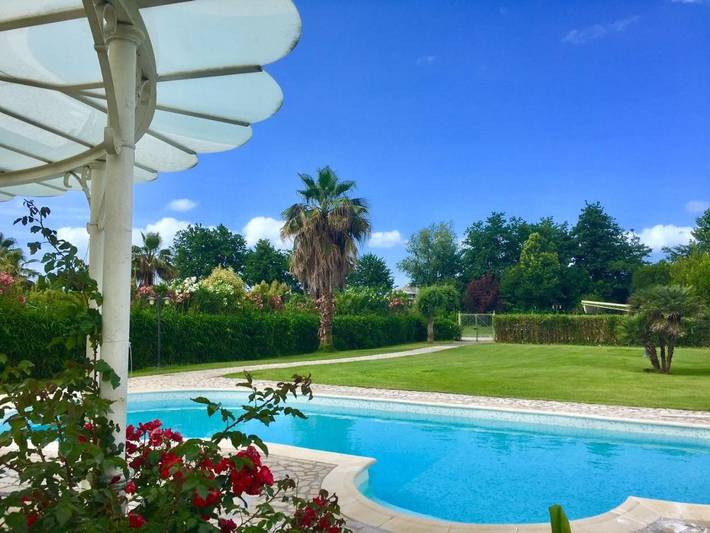 Villa per 9 persone, con Idromassaggio e Terrazza nonché Giardino e Piscina a Marina di Pietrasanta