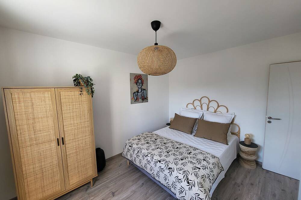 Vacation rental house with pool Lauris Ls2-438 in Lauris, Parque natural regional del Luberon