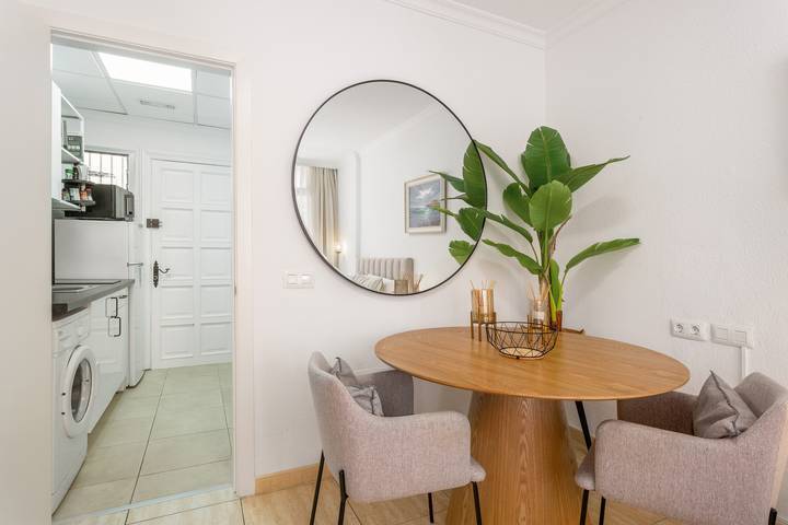 Apartamento entero, Apartamento Vacacional 'Nuevo, Piscina y Mar a 1 Paso' con Piscina Compartida, Wi-Fi y Aire Acondicionado in Playa Martianez, Puerto de la Cruz