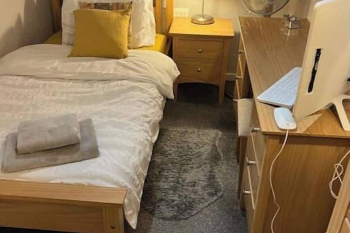 Apartamento entero, Cosy home in quiet cul-de-sac. Private fenced garden and free parking. in Wolverhampton, Birmingham y alrededores