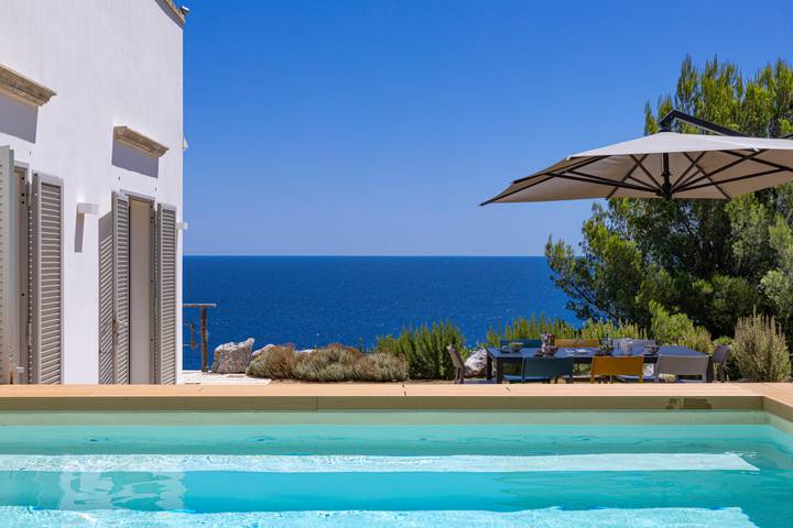 High-End-Villa mit Pool in Traumlage m. Meerblick in Castro (Lecce), Lecce Provinz