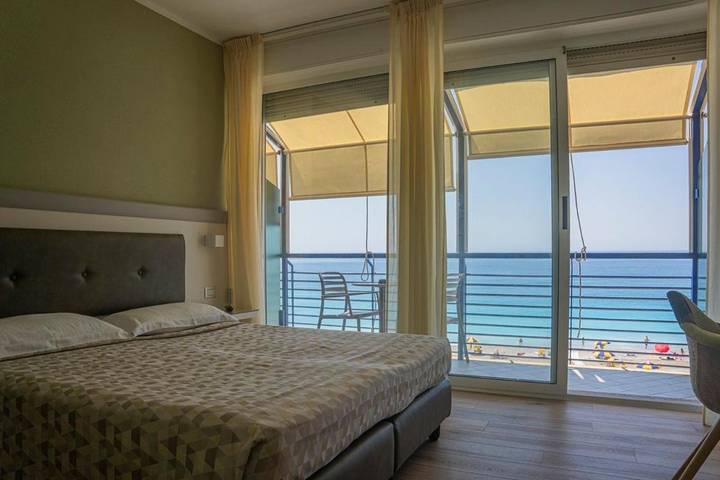 Hotel para 2 personas, con sauna y jacuzzi además de terraza y piscina - 1
