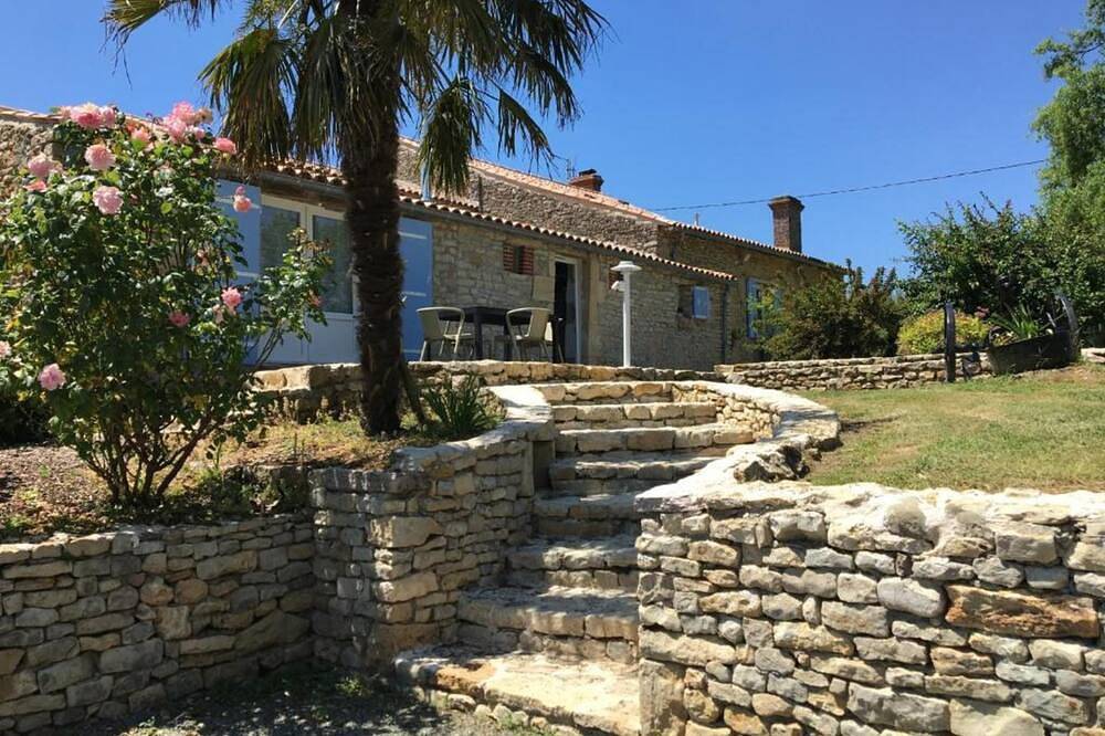 Isis, small house, South Vendée, Puy du fou, Marais Poitevin in Cezais, Fontenay-le-Comte