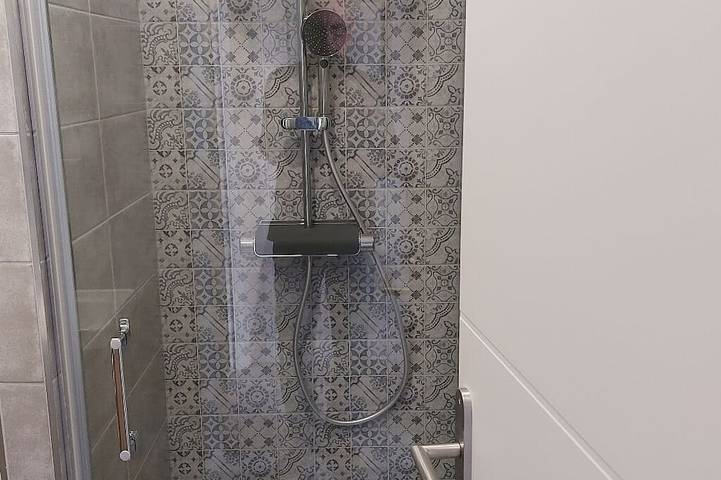 Ganze Wohnung, Self-contained gîte for 2 people, with kitchen, close to the greenways. in Plan-d'Orgon, Arles und Umgebung
