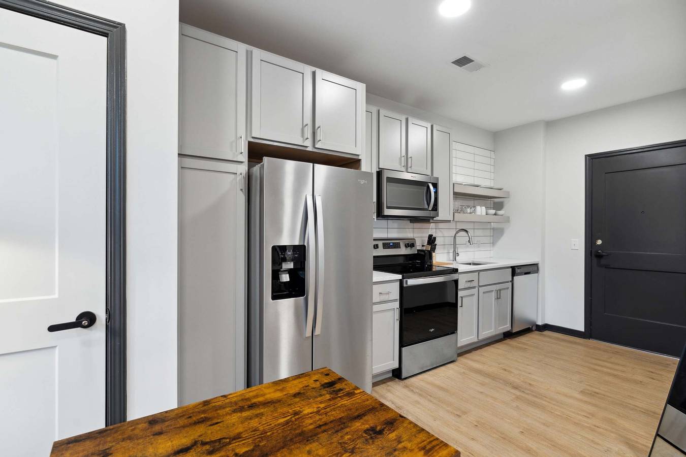 Entire studio, Cozysuites Mass w parking lounge roof deck 9 in Indianapolis, Indiana