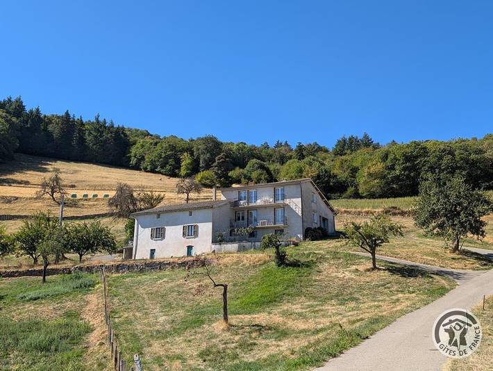 Gîte pour 3 personnes, avec Terrasse à Rontalon