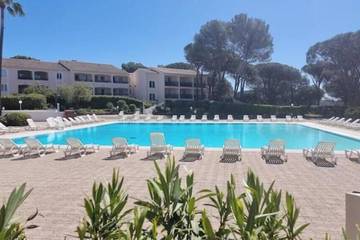 Gîte pour 2 personnes, avec piscine dans Golf et Tennis Club de Valescure