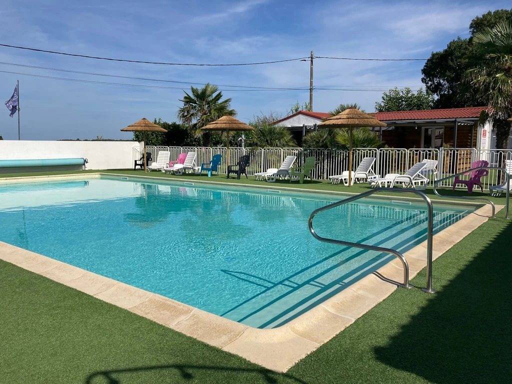 Zecamping 3* 1km plage piscine chauffée pataugeoire tente Tv 27m2 in Saint-Georges-de-Didonne, Côte de Beauté