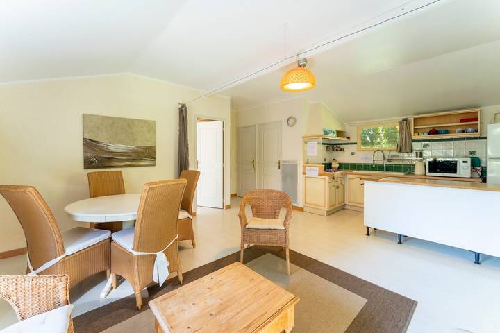 Casa vacanze 'La Romarine' con piscina riscaldata, Wi-Fi e aria condizionata in Mondragon, Vaucluse