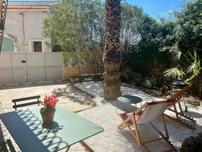 Gîte pour 2 personnes, avec terrasse et jardin à Puissalicon