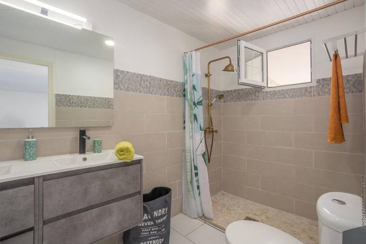 Gîte pour 6 personnes, avec terrasse et piscine à Saint-Pierre (ville) - 4