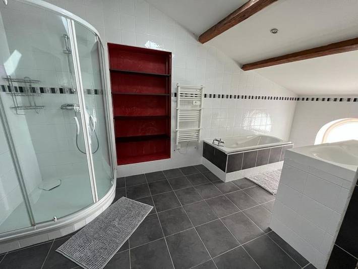 Gîte pour 12 personnes, avec terrasse à Pélussin - 4