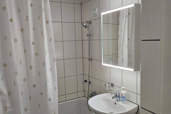 Ganze Wohnung, Ferienwohnung Parkareal Davos für 2 Personen, komfortabel, gemütlich und zentral in Davos Platz 1, Davos