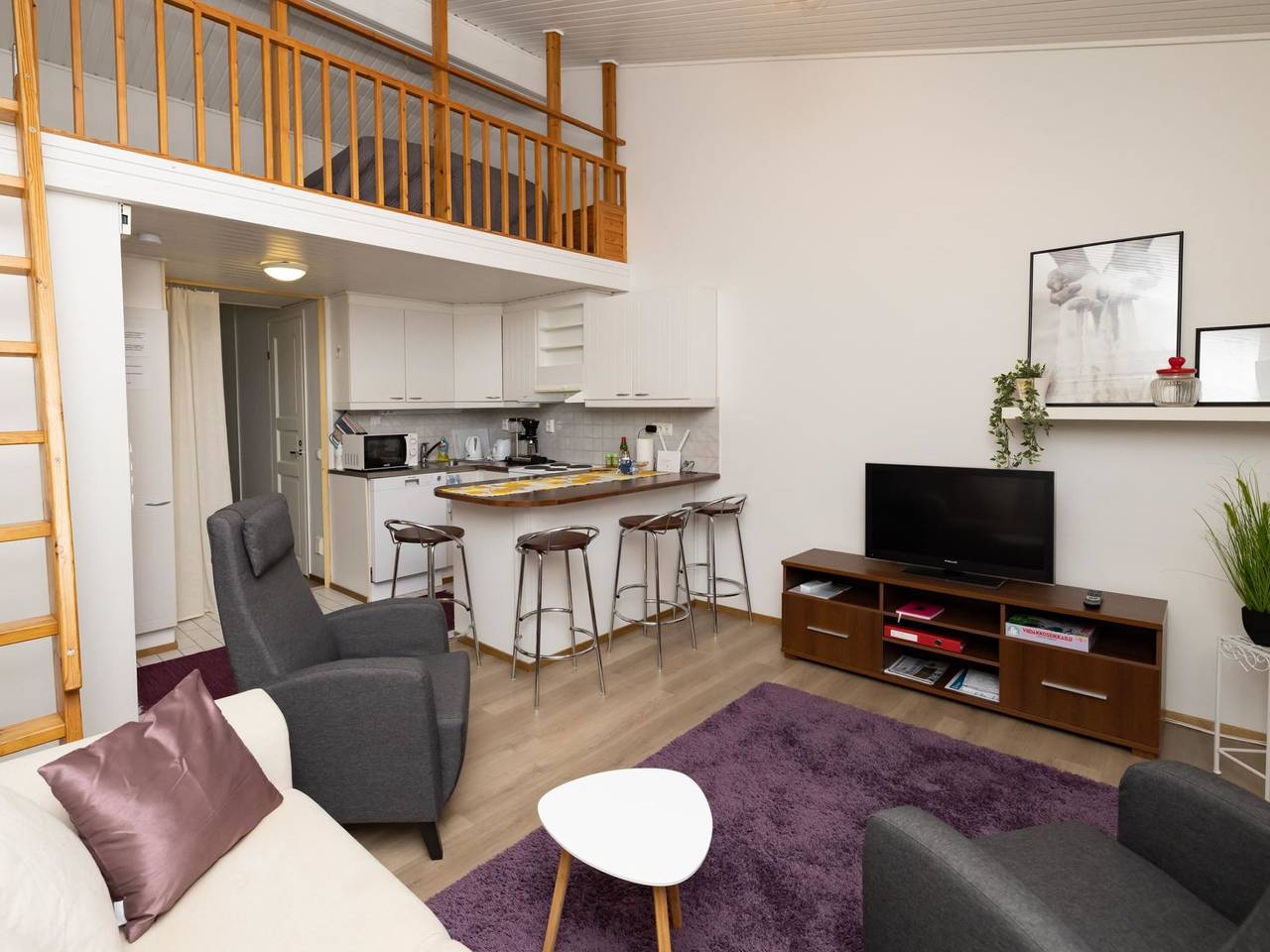 Koivukuja, katinkullantie in Vuokatti, Nuasjärvi