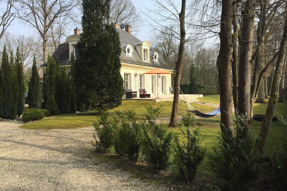 Maison de prestige à 30 mn de Paris et  à deux pas de Chantilly et  golf à 600m in Lamorlaye, Oise