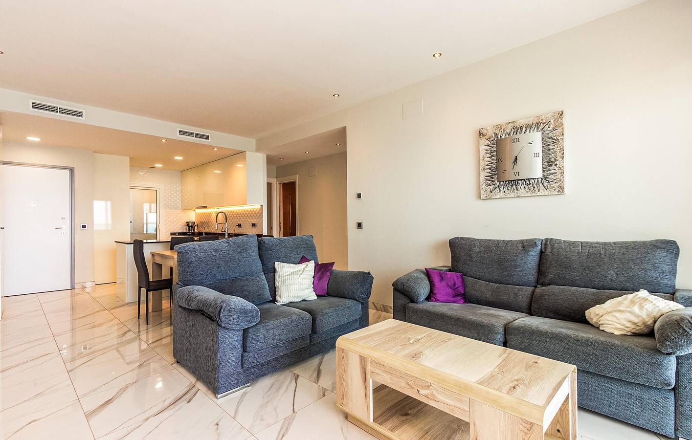 Apartamento de férias inteiro, Apartamento com vista para o mar, com piscina e estacionamento, a 300 metros da Playa de Poniente in Benidorm, Costa Blanca