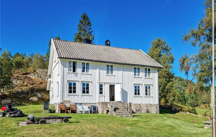 Ferienhaus für 6 Personen, mit Garten und Ausblick sowie Terrasse in Marnardal
