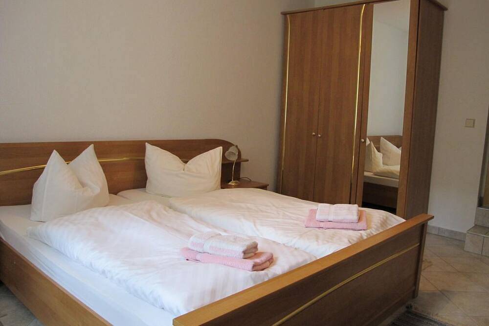 Ganze Wohnung, Ferienwohnung \"Flößersteig\", 2 Schlafräume - Ferienhaus Schrammsteinblick in Reinhardtsdorf-Schöna, Elbsandsteingebirge