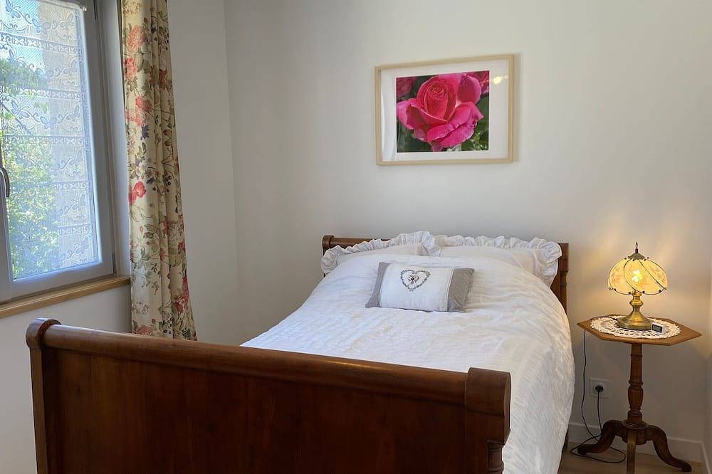 Quiet cottage with garden and wifi in Saint-Doulchard in Saint-Doulchard, Bourges region