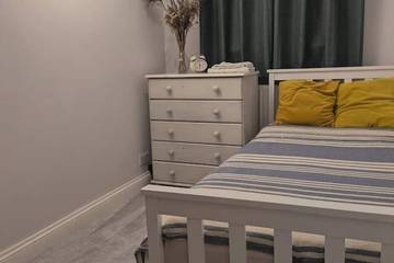 Cottage for 4 Guests in Havering, London, Picture 2