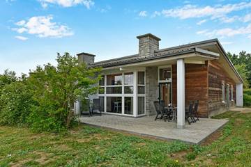 Location de vacances pour 12 personnes, avec sauna ainsi que terrasse et balcon/terrasse à Froidchapelle