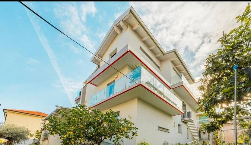 B&b per 2 persone, con Balcone e Terrazza nonché Panorama a Spotorno