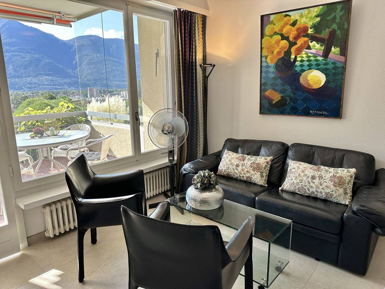 Ganze Wohnung, Appartement in Bestlage im Herzen von Locarno, mit Weitsicht auf den See und Hallenbad im Haus. in Muralto, Tessiner Alpen