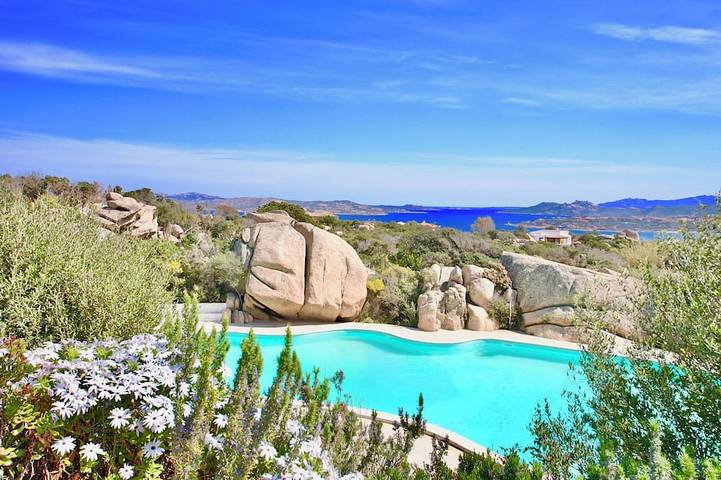 Cottage for 5 people, with Balcony/Terrace and Hot tub as well as Terrace and Garden in Sardinia