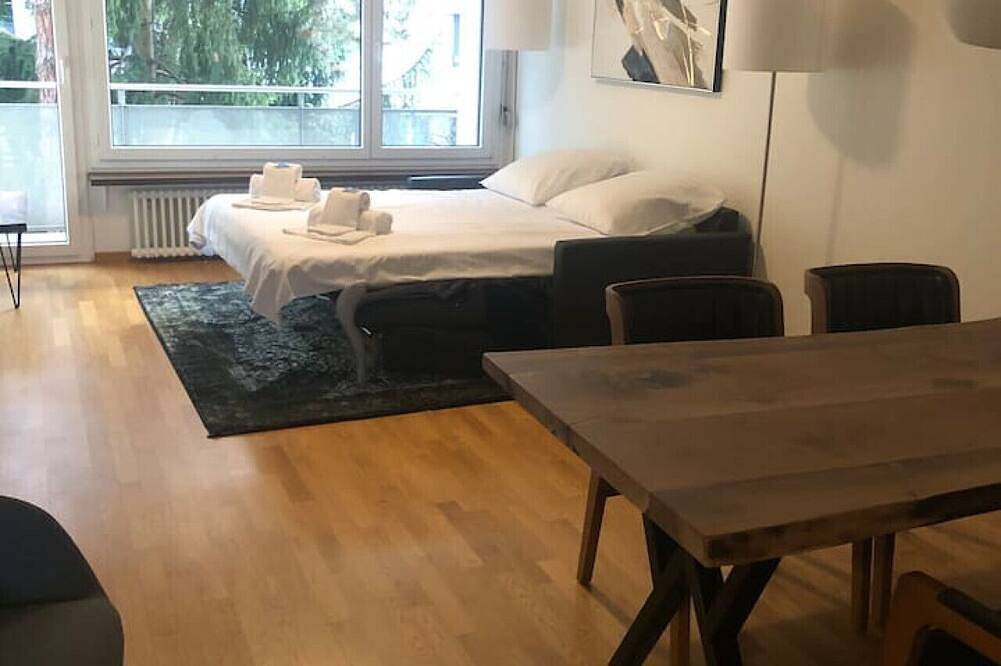 Apartamento entero, Cozy and sunny 2Br flat in the city centre (Sky10) in Zúrich, Distrito de Zúrich
