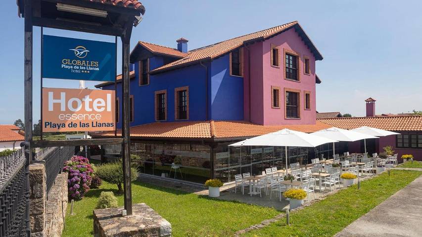 Hotel, con Terraza y Jardín en Muros de Nalón