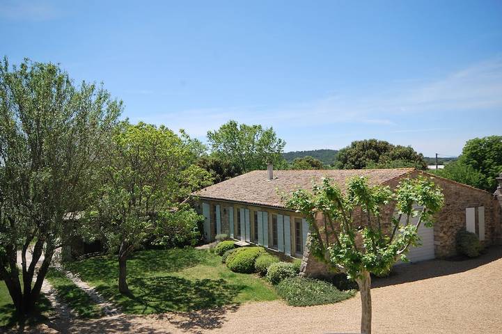 Maison d’hôte pour 6 personnes, avec jacuzzi et jardin à Montaren-et-Saint-Médiers