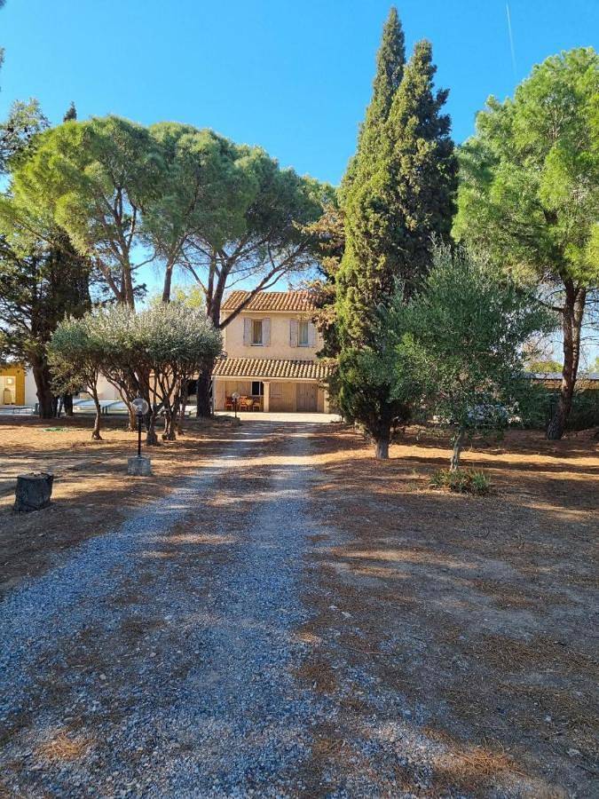 Gîte pour 4 personnes, avec vue ainsi que jardin et piscine, adapté aux familles à Montredon-des-Corbières - 2