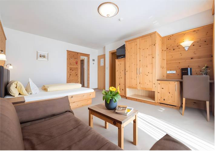 Room 'Passerblick Silber Zimmer 1' with Mountain View, Shared Pool and Wi-Fi in Tyrol (Sydtyrolen), Texel Group