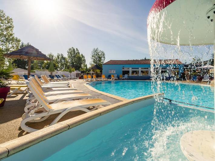 Camping Le Bois Soleil - Mobilhome 6 personnes - 3 chambres - 6 personnes in Olonne-sur-Mer, Les Sables-d'Olonne