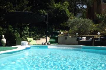 Gîte pour 4 personnes, avec terrasse et jardin, animaux acceptés à Puget-Théniers