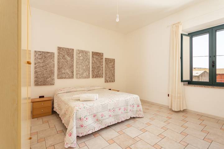 Holiday Home 'La Casa Rosa Di Rita E Franco' with Balcony and Wi-Fi in Scano di Montiferro, Sardinien