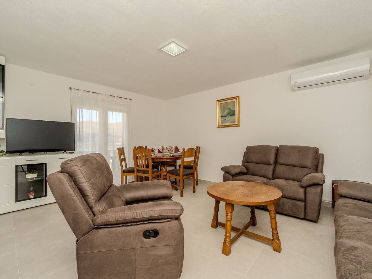 Villa Ivanovi Dvori - Seven Bedroom Villa with Private Pool in Donji Karin, Zadar