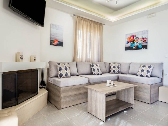 Location de vacances pour 8 personnes, avec Balcon et Terrasse ainsi que Jardin et Piscine dans Triopetra - 2