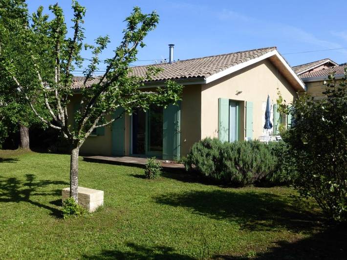 Gîte pour 2 personnes, avec jardin et vue à Espiet