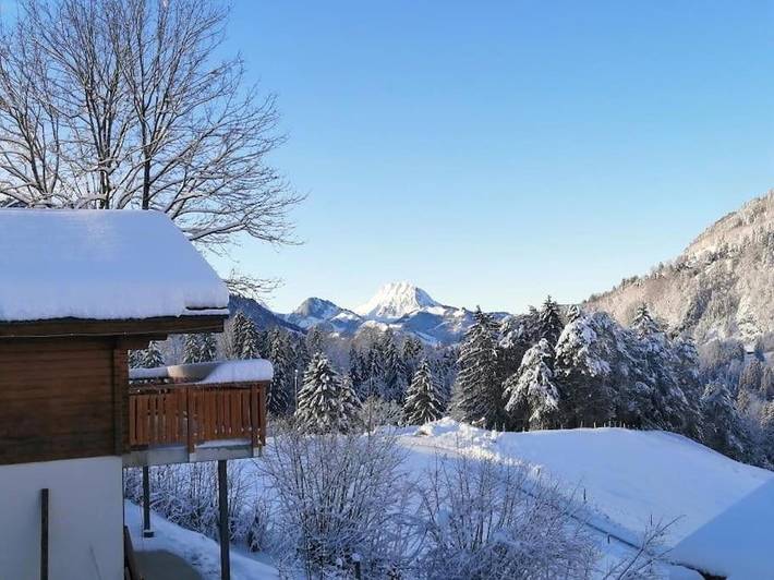 Gîte pour 6 personnes, avec Balcon et Terrasse ainsi que Jardin et Vue dans Charmey