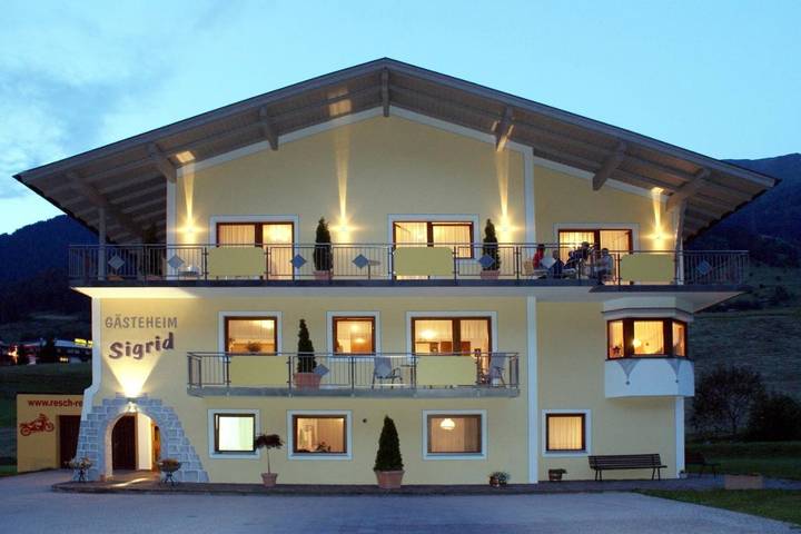 Ferienwohnung für 3 Personen, mit Terrasse und Garten sowie Sauna und Ausblick in Nauders
