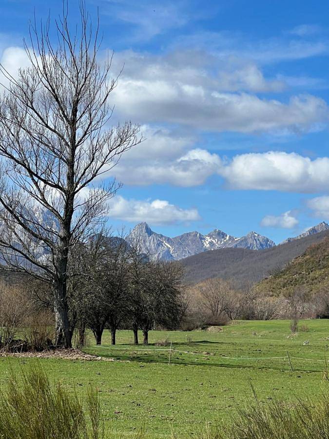 Hotel para 2 personas, con vistas y jardín en Boca de Huérgano - 2