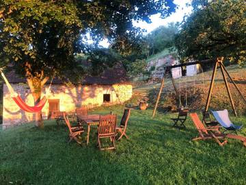 Chambre d’hôte pour 2 personnes, avec terrasse ainsi que vue et jardin dans Corn