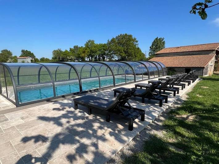 Chambre d’hôte pour 2 personnes, avec jardin ainsi que piscine et balcon, animaux acceptés