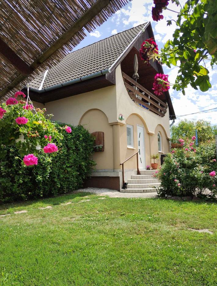 Ferienhaus für 7 Personen, mit Garten in Balatonkeresztur