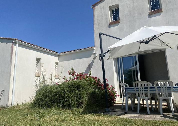 Location de vacances pour 9 personnes, avec terrasse et jardin dans La Remigeasse - 2